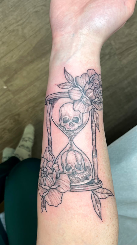 hourglass tattoo by bella at tantrix body art